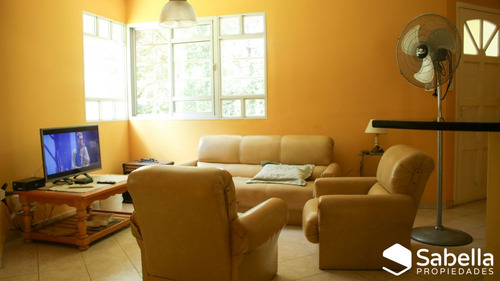 Venta De Casa Estilo Quinta En City Bell En La Plata