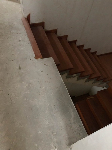 Escalera De Madera Revestimiento Y Estructuras