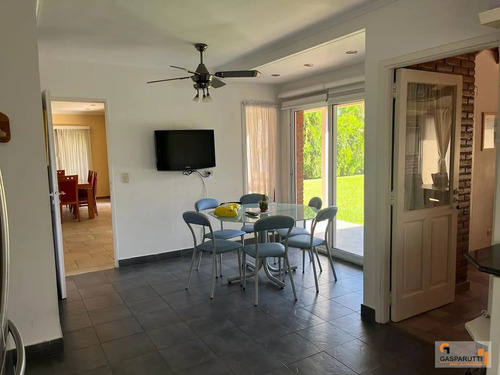 Casa En Venta Y Alquiler En Septiembre, Escobar. 5 Ambientes