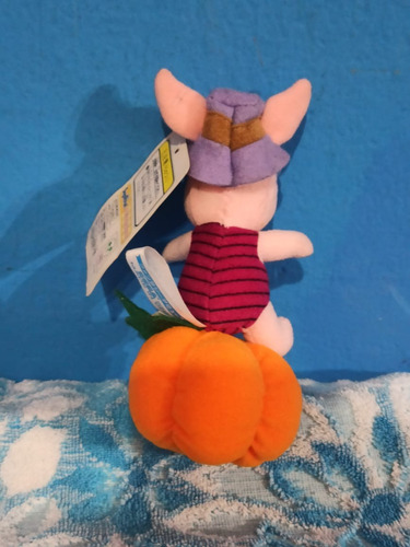 Muñeco De Coleccción Piglet Con Calabaza