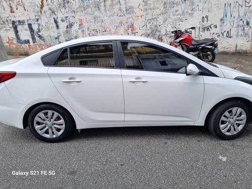 Hyundai HB20S 1.6 Comfort Plus Flex 4p