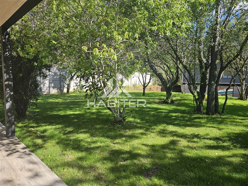 Casa En Venta De 5 Dorm. En Colbún