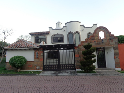 Casa En Renta Fraccionamiento Privado, En Lomas De Atzingo, Cuernavaca