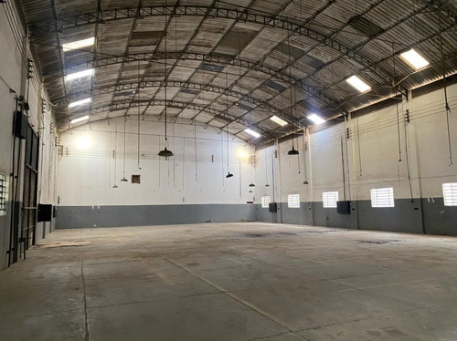 Imagem 2 de 16 de Galpão Para Alugar, 750 M² Por R$ 9.000,00/mês - Jardim Tupanci - Barueri/sp - Ga0213