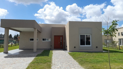 Casa En Venta En Canning. A Estrenar