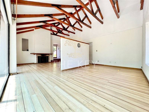 Imagen 5 de 25 de Amplia Casa Con Piscina En Venta De 6 Dormitorios - La Reina