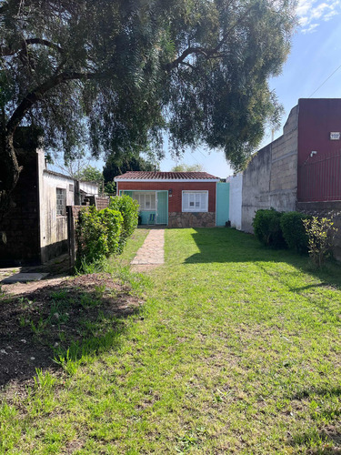 Hermosa Casa Con Dos Apartamentos.