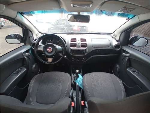 Imagem 5 de 13 de Fiat Grand Siena 1.0 Evo Flex Attractive Manual