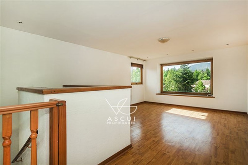 Casa En Venta De 4 Dorm. En Lo Barnechea