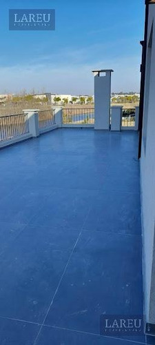 Imagen 8 de 17 de Casa En Venta - Barrio El Canton, Puerto