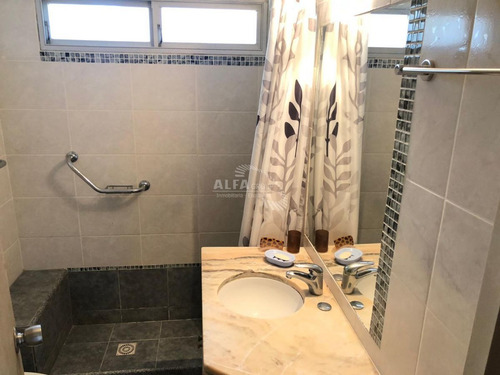 Imagen 13 de 17 de Apartamento En Alquiler 3dormitorios , Mansa, Frente Al Mar, Punta Del Este