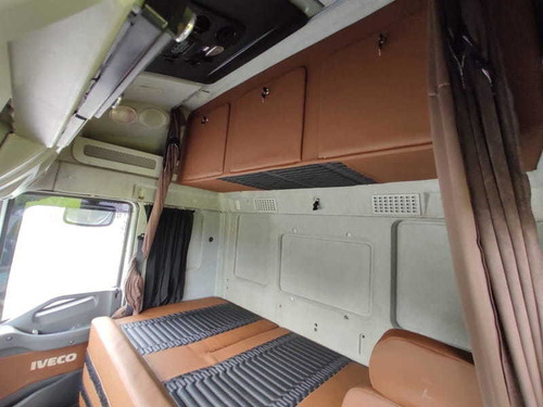 Imagem 11 de 14 de Iveco 400 6x2 Trucado Ano 2014 Automatico Teto Alto C/ Rodas