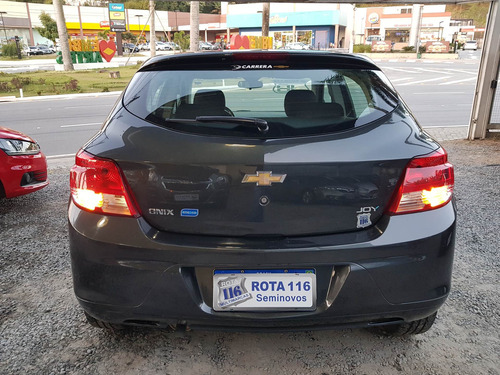 Imagem 6 de 10 de Chevrolet Onix