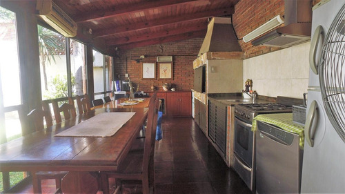 Imagen 24 de 30 de Venta · Casa · 4 Dormitorios · Patio · Quincho Completo · Terraza · Remodelada · Alberdi