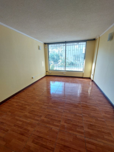 Arriendo Dpto. 2 D- 1 B ; Primer Piso En Condominio Cerrado