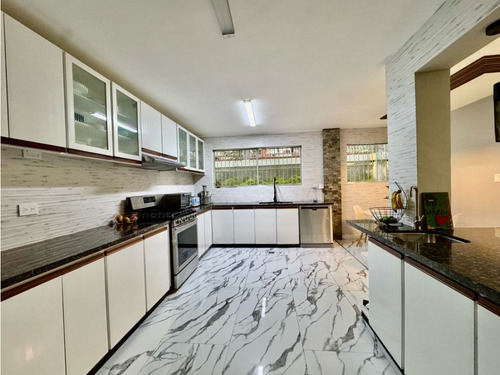 Se Vende Casa 442m2 4h+s/7b/2p Los Naranjos Del Cafetal