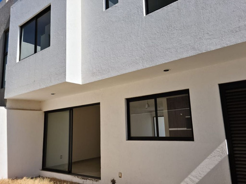 Linda Casa En El Refugio, 3 Habitaciones, Estudio, Construcción A Tabique Rojo