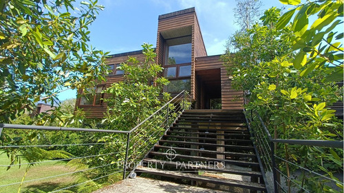 Espectacular Casa A Orillas Del Lago Panguipulli