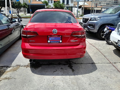 Volkswagen Jetta 2.5 Sportline Tiptronic At