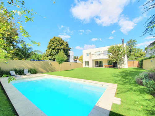 Casa En Venta En San Isidro, Barrio Santa Rita