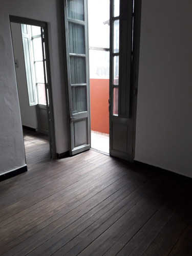 Antiguo, Amplio 1 Dorm. Living Comedor, Cocina, Baño, Patio