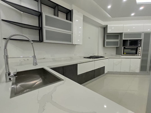 Imagen 4 de 19 de Se Vende Hermosa Casa De Lujo. Colinas De Pirineos. Zp