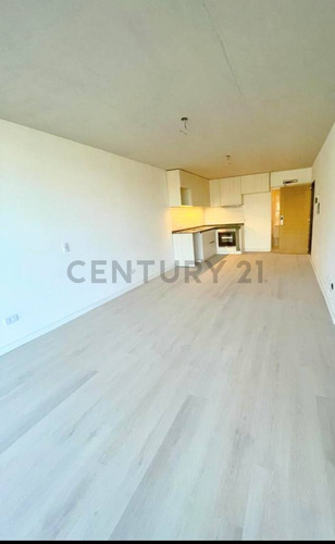Venta De Oficina Con Terraza Privada, Ituzaingó Centro Norte