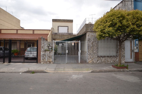 Tipo Casa Al Frente Con Cochera Mas Monoambiente En Terraza