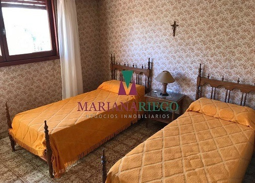 Chalet De 4 Dormitorios Con Departamento. Miramar