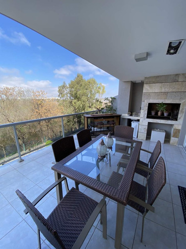 Imagen 1 de 28 de Dpto. En Venta. Chateau Village. 3 Dorm. En Suite Y Dpcia Servicio