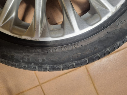 Neumático Pirelli 195/50 Rodado 16 - Buen Estado