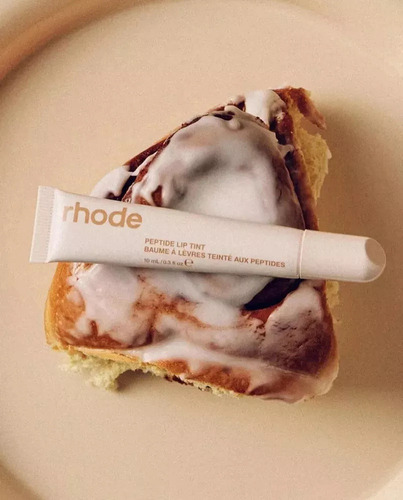 Bálsamo Labial Rhode Hailey Cinnamon Roll Cinnamon Glaze