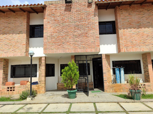 Town House 2 En 1 En Res. Tinajas De Manantial. Naguanagua