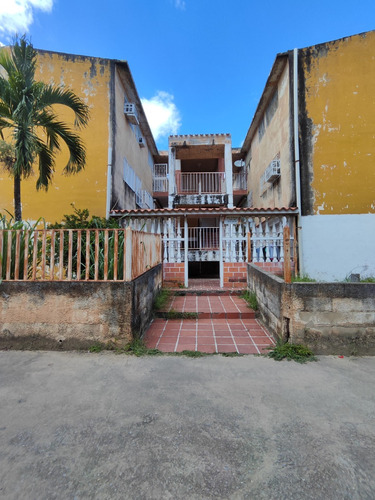 Apartamento De Oportuniddas En El Limon / Rayzy Rosales 