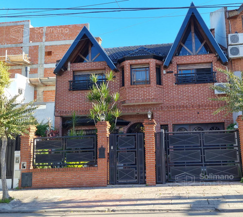 Casa En Venta 4 Ambientes En El Corazón De Barrio Naón 