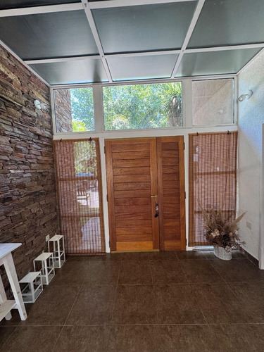 Casa En Alquiler - Moderna C/ Quincho, Pileta, Jardín Y Cochera Para 4 Autos - Campos De Alvarez