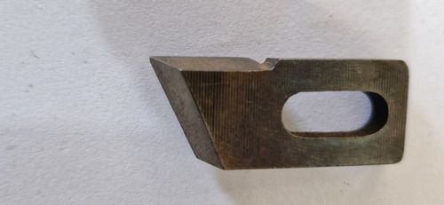 Riscador Para Respingadeira Direita 37,4x15,7mm Furo 16x7mm (Usado)