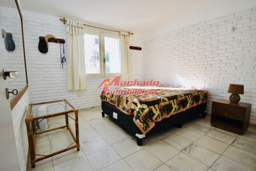 Casa En Zona Playa Mansa- Ref: 6342