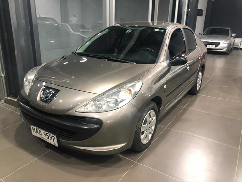Peugeot 207 1.4 Sedan Xs 2010