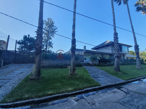 Casa En Mansa - Punta Del Este- Ref: 2092