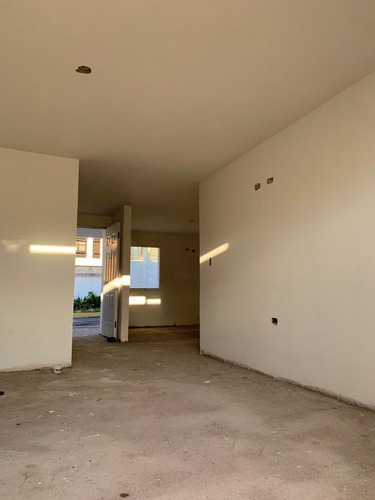 Imagen 12 de 16 de Venta De Casa En Terrazas El Carrascal, Obra Gris. Adlz