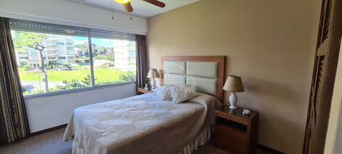 Imagen 23 de 25 de Apartamento En Venta En Punta Del Este, Mansa Frente Al Mar!