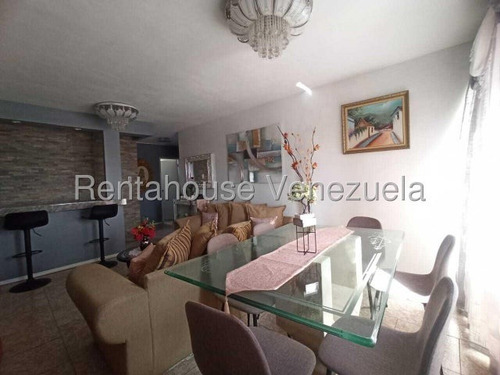 Erika Armeya Vende, Apartamento Ubicado En El Centro De Cabudare. Flex: 25-13615