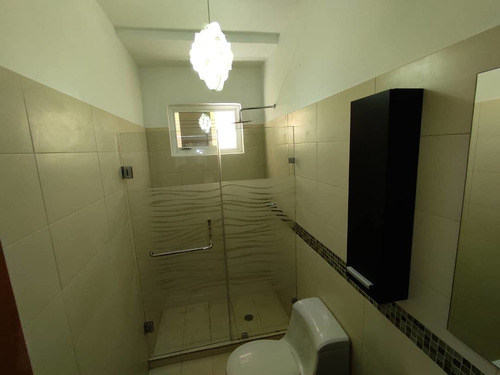 Imagen 12 de 14 de Townhouse En Venta Totalmente Remodelado Maracay // 04243385555