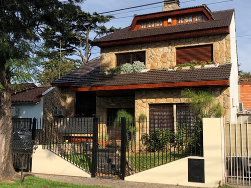 Venta Casa 5 Amb. Cochera Y Parque , Castelar