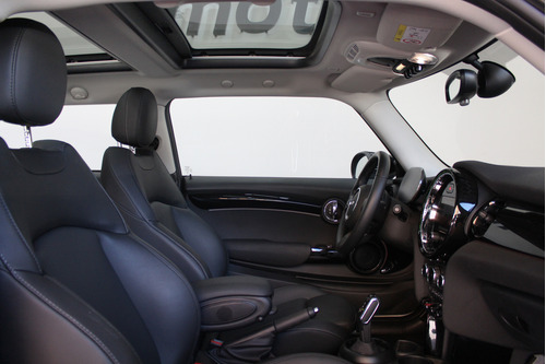 Mini Cooper Classic 2023