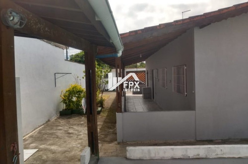 Imagem 4 de 11 de Linda Casa De Lote Inteiro Com Piscina Lado Praia