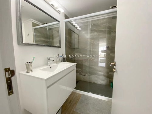 Apartamento De 3 Dormitorios En Venta En Torre Nueva York, Punta Del Este.