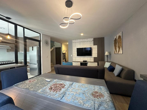 Casa En Venta En Colonia Residencial El Refugio, Querétaro, Querétaro