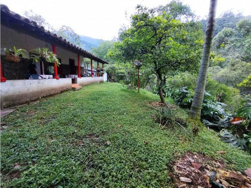 Casa En Venta En Envigado Sector El Salado